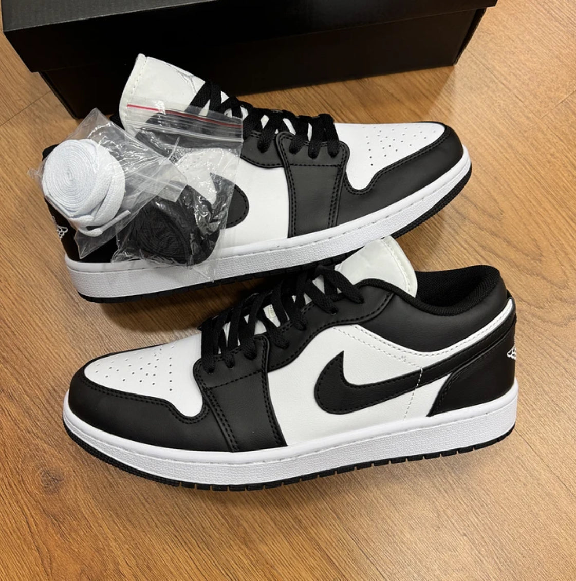 Jordan Retro 1 Low Panda