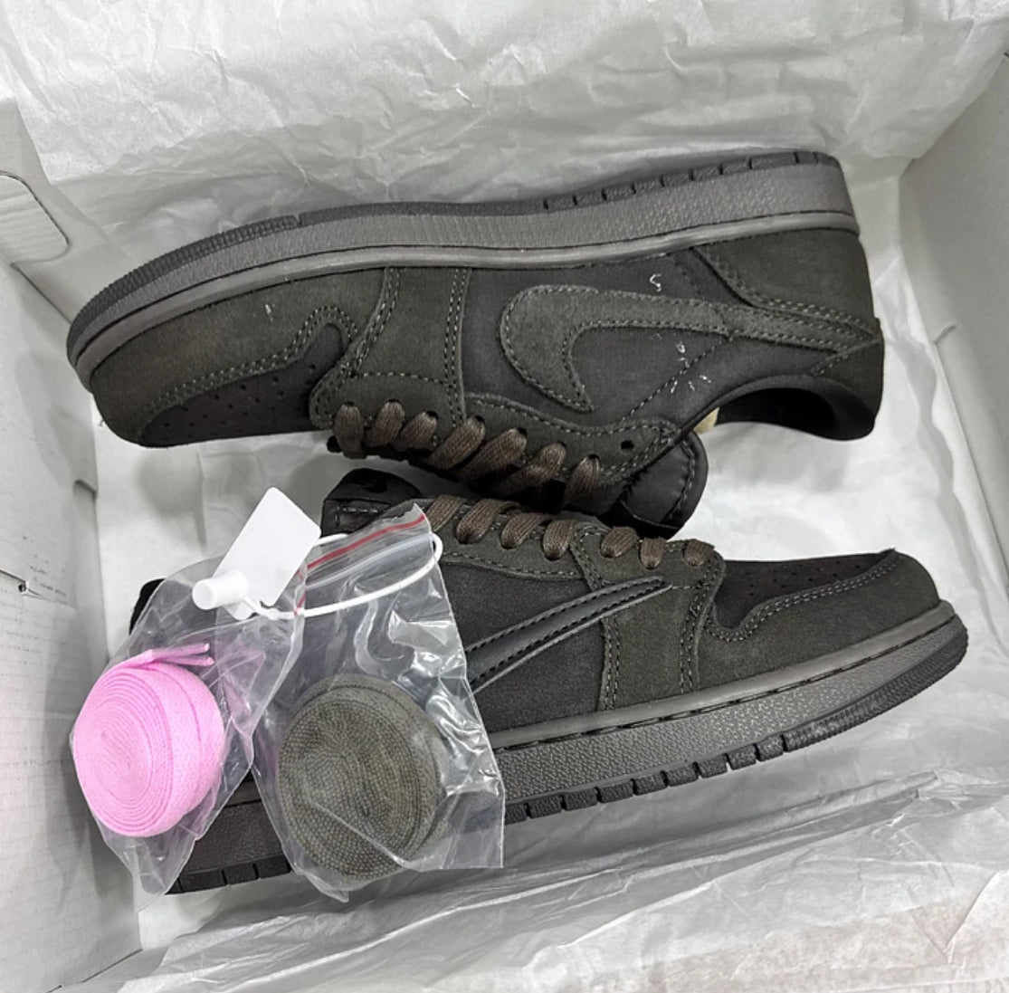 Jordan Retro 1 Low Travis Velvet Brown