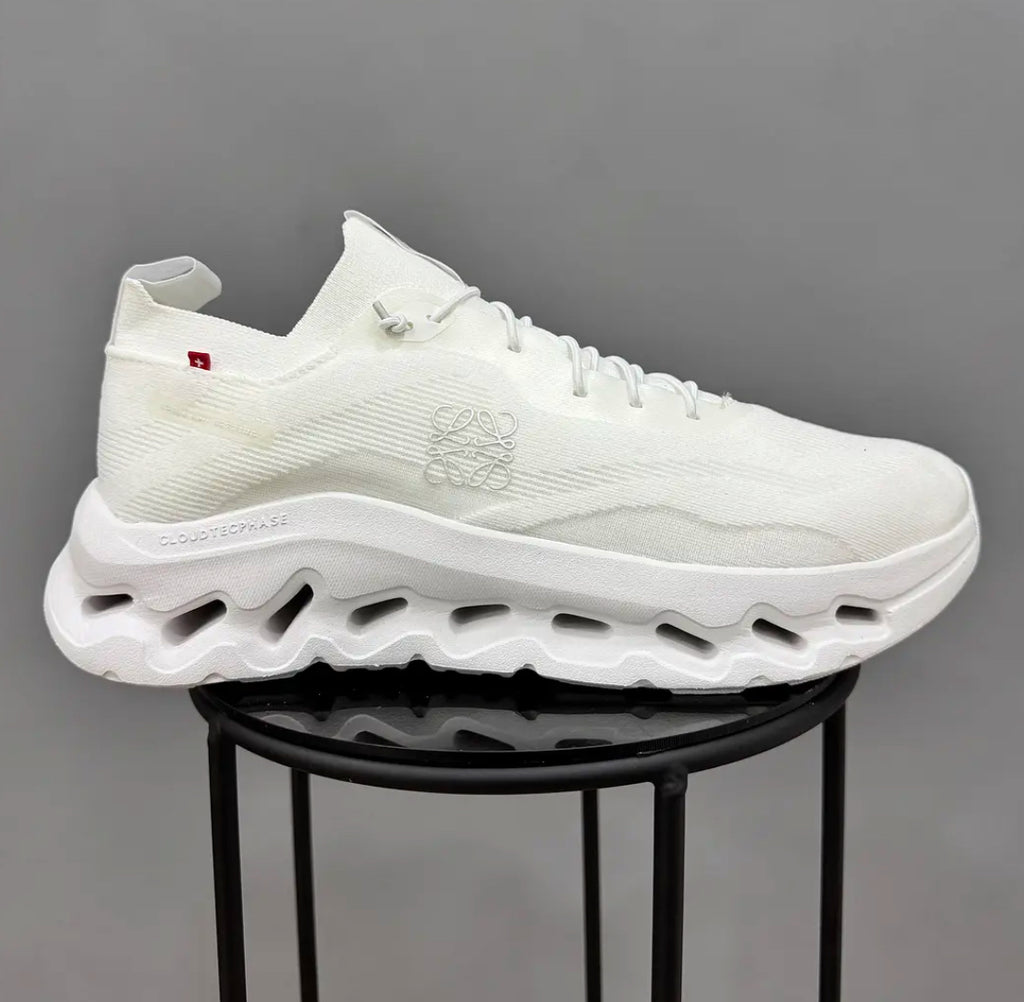 On Cloudtilt Loewe Blanca