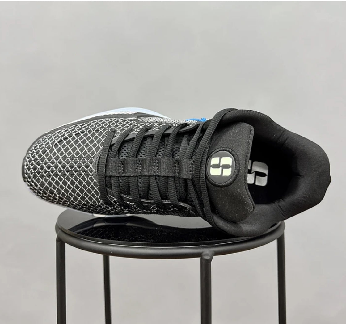 Nike Sabrina Magnetic