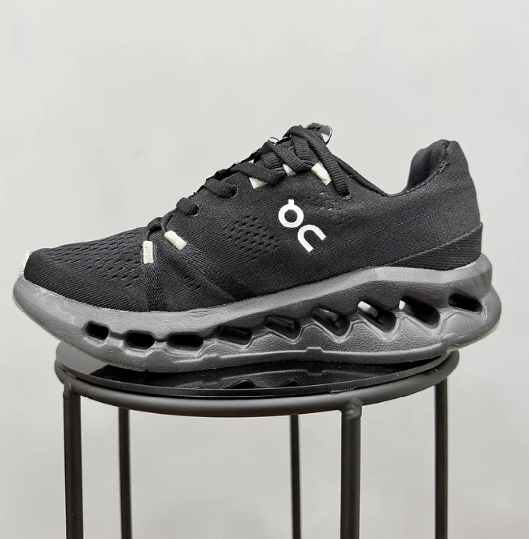 On Cloudsurfer Negra