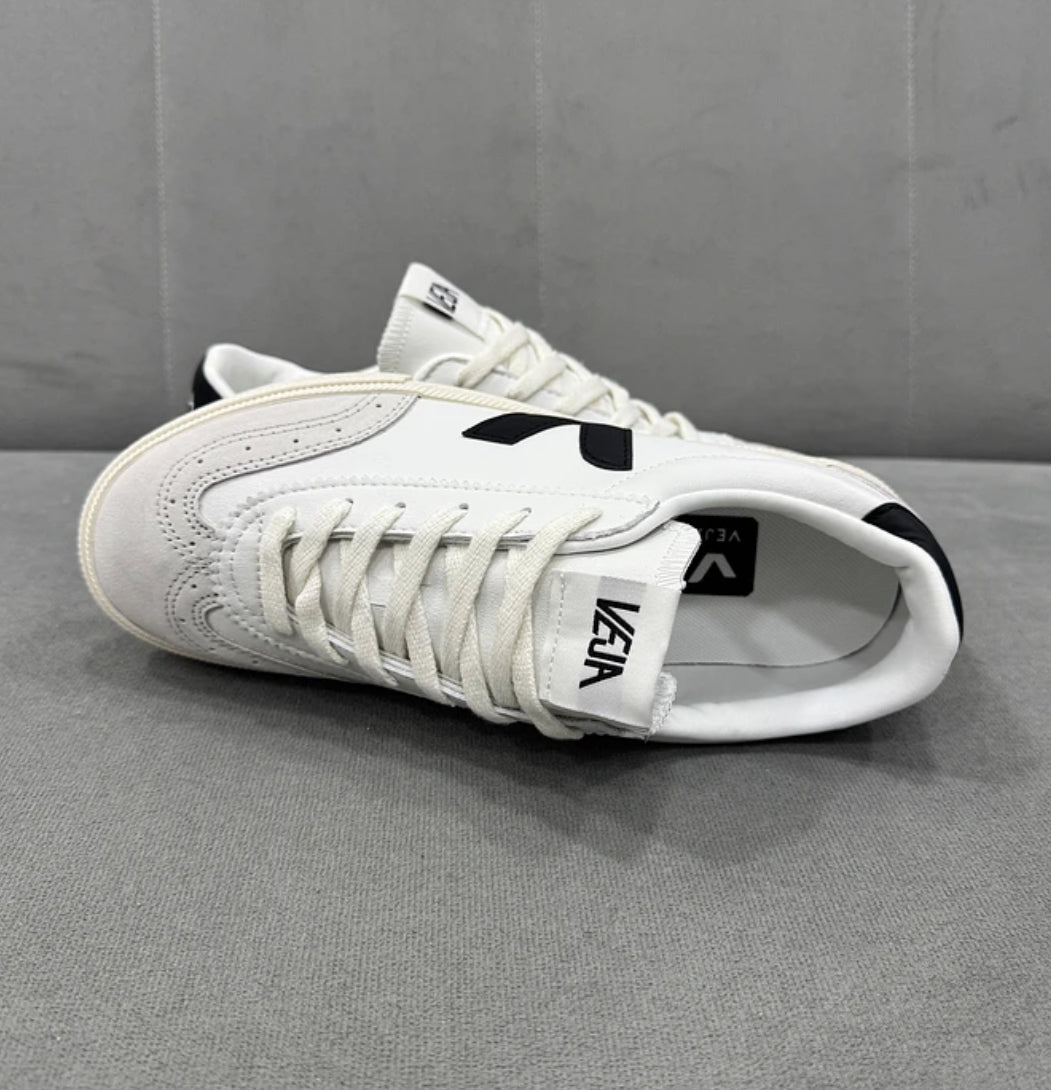 Veja Volley White Black