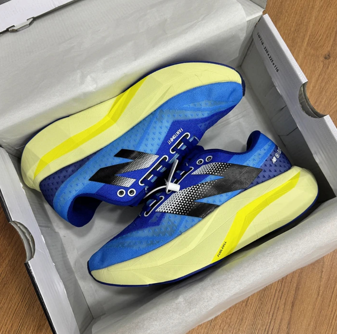 New Balance Elite Rebel V4 Azul