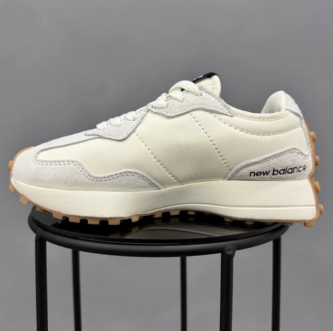 New Balance 327 Beige