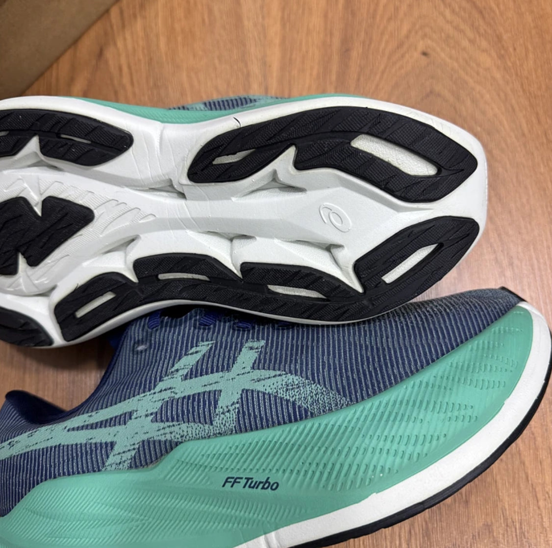 Asics Superblast Green